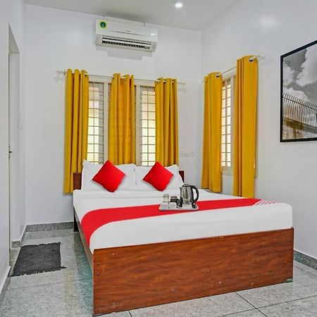 Oyo Thykoodam Sleep Inn Kochi Exterior photo