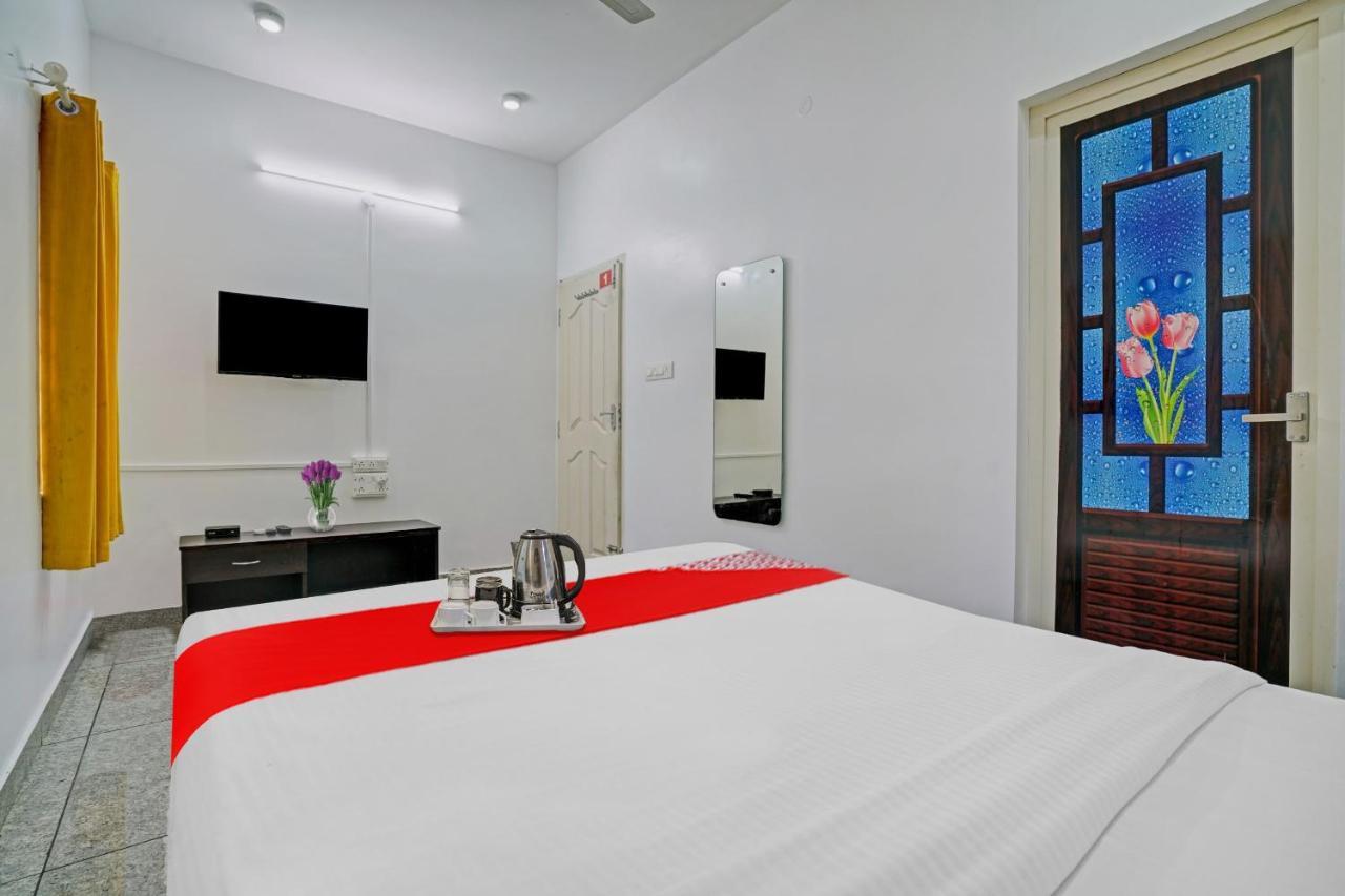 Oyo Thykoodam Sleep Inn Kochi Exterior photo